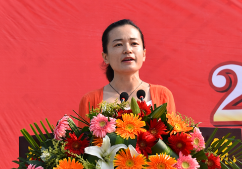 教师代表李娜