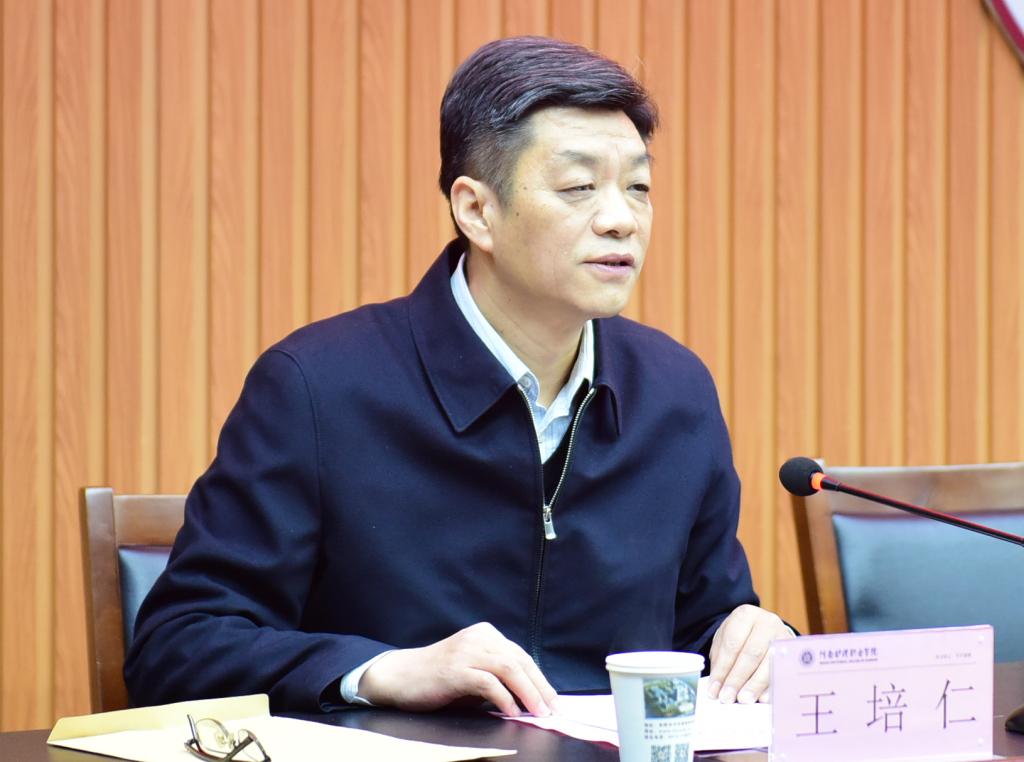 王培仁同志宣读了中共河南省委组织部干部任免决定
