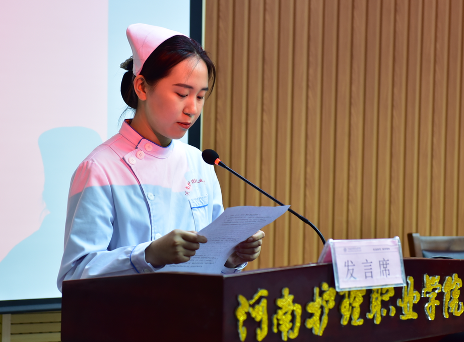 学员代表颜舟煊发言