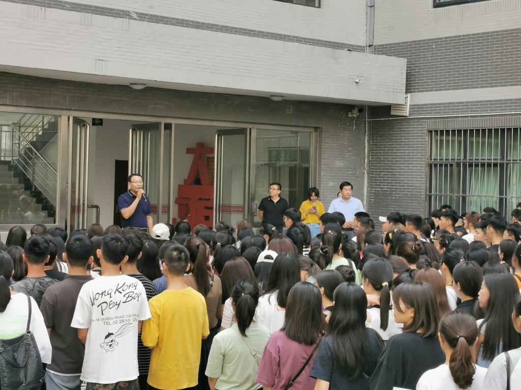 医学技术系主任姚延明进行新生入学教育