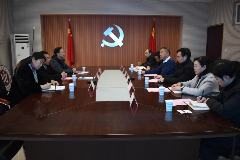 双方进行座谈交流